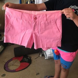 Hot pink vineyard vines shorts 💕🌴